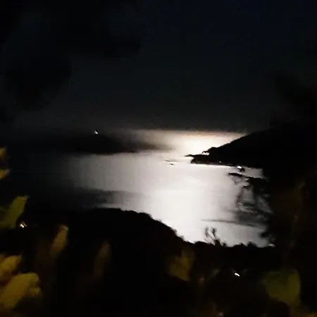 Il Mare Nel Bosco Con Terrazza Nella Natura, Vista Mare, E Isole 레리치