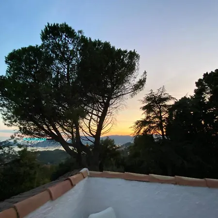 Il Mare Nel Bosco Con Terrazza Nella Natura, Vista Mare, E Isole *