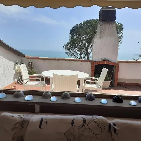 Il Mare Nel Bosco Con Terrazza Nella Natura, Vista Mare, E Isole *