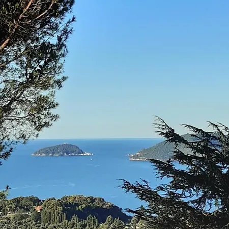Il Mare Nel Bosco Con Terrazza Nella Natura, Vista Mare, E Isole