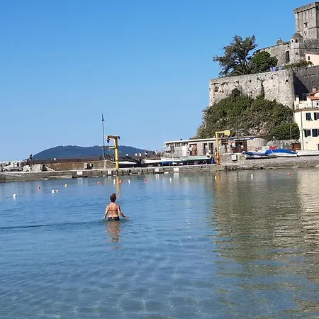 Il Mare Nel Bosco Con Terrazza Nella Natura, Vista Mare, E Isole Holiday home *