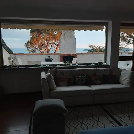 Il Mare Nel Bosco Con Terrazza Nella Natura, Vista Mare, E Isole